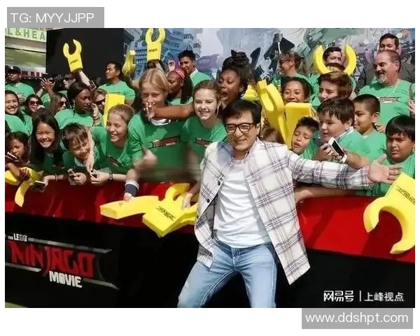 足球明星对成龙的赞美与敬意展现了他在体育与文化界的影响力 足球明星对成龙的赞美与敬意展现了他在体育与文化界的影响力