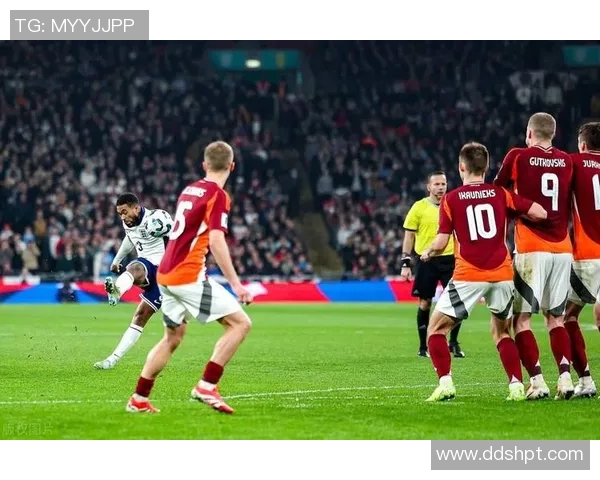 足球明星在赛场上常见的伤害类型及其影响分析 足球明星在赛场上常见的伤害类型及其影响分析