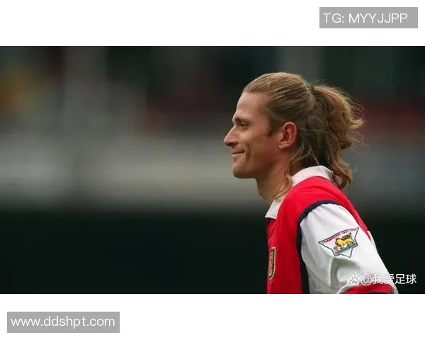 足球明星的传奇人生与场上风采揭秘，探索他们背后的故事与成就